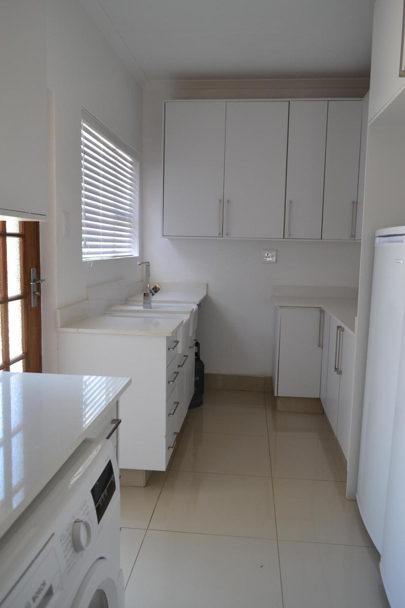 8 Kiaat Suites Klerksdorp Bagian luar foto